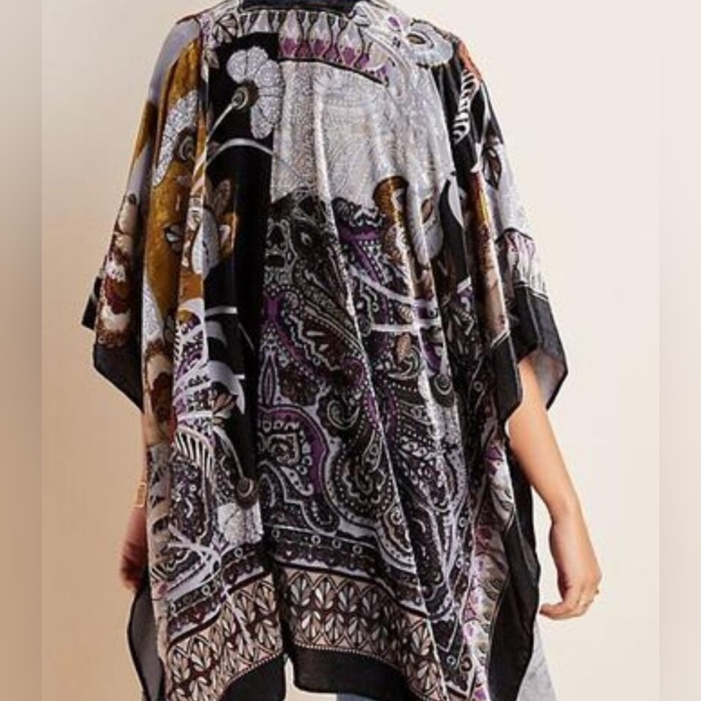 Akemi & Kin Paisley Velvet Short Duster - Picture 2 of 6